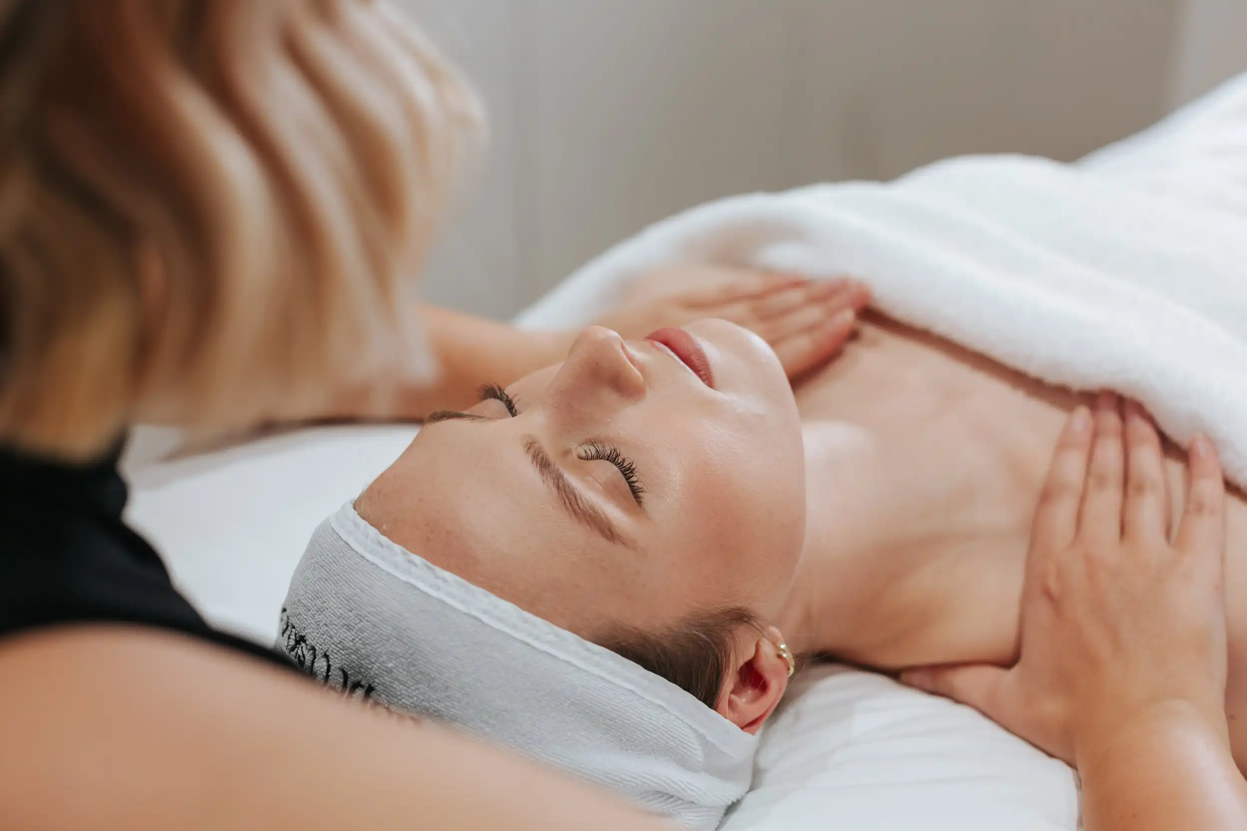 AVBL | Aloe Vera Beauty Lounge - Only Women